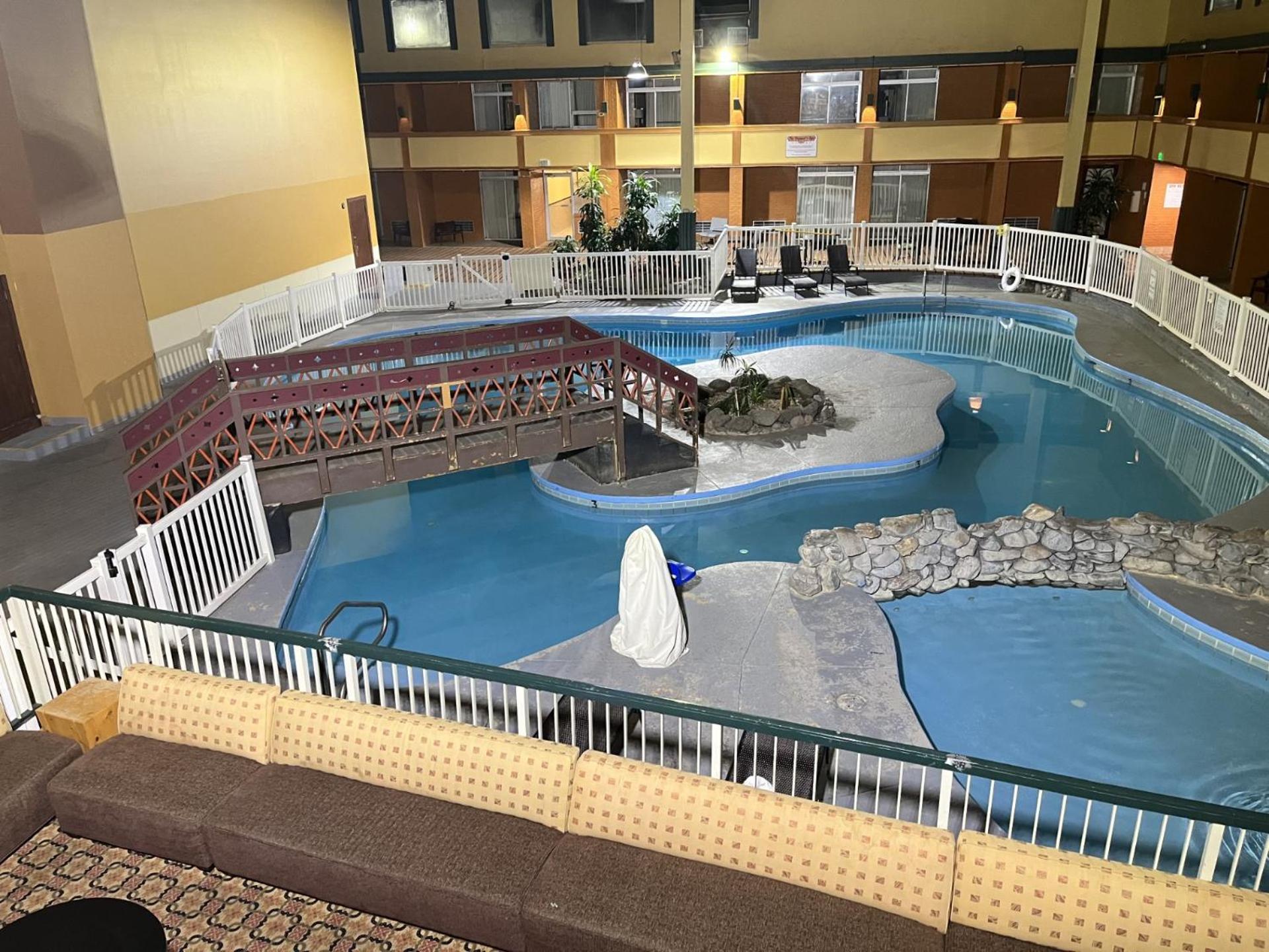 Clarion Inn & Suites And Convention Center เคิร์นนีย์ ภายนอก รูปภาพ