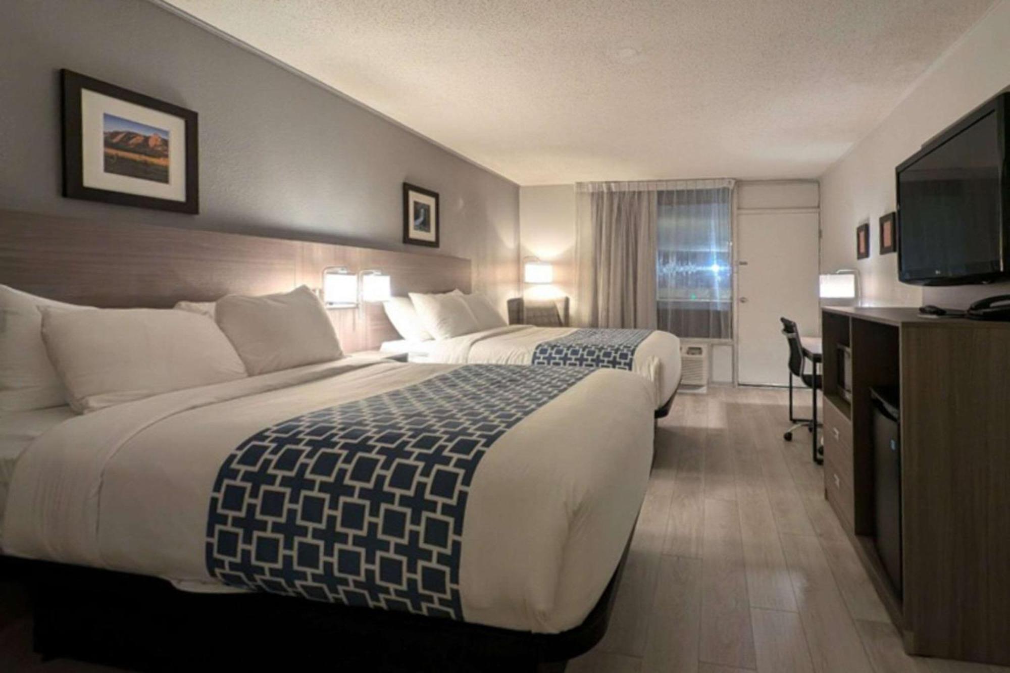 Clarion Inn & Suites And Convention Center เคิร์นนีย์ ภายนอก รูปภาพ