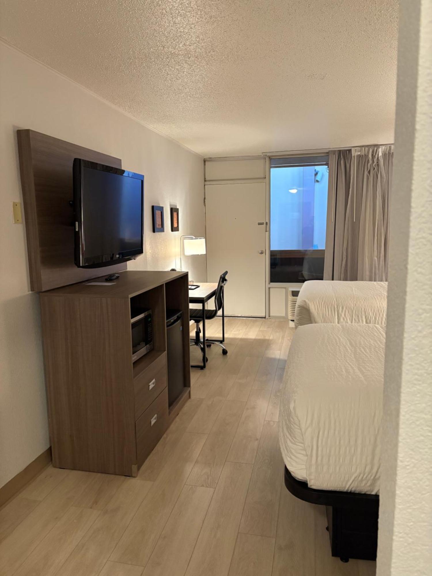 Clarion Inn & Suites And Convention Center เคิร์นนีย์ ภายนอก รูปภาพ