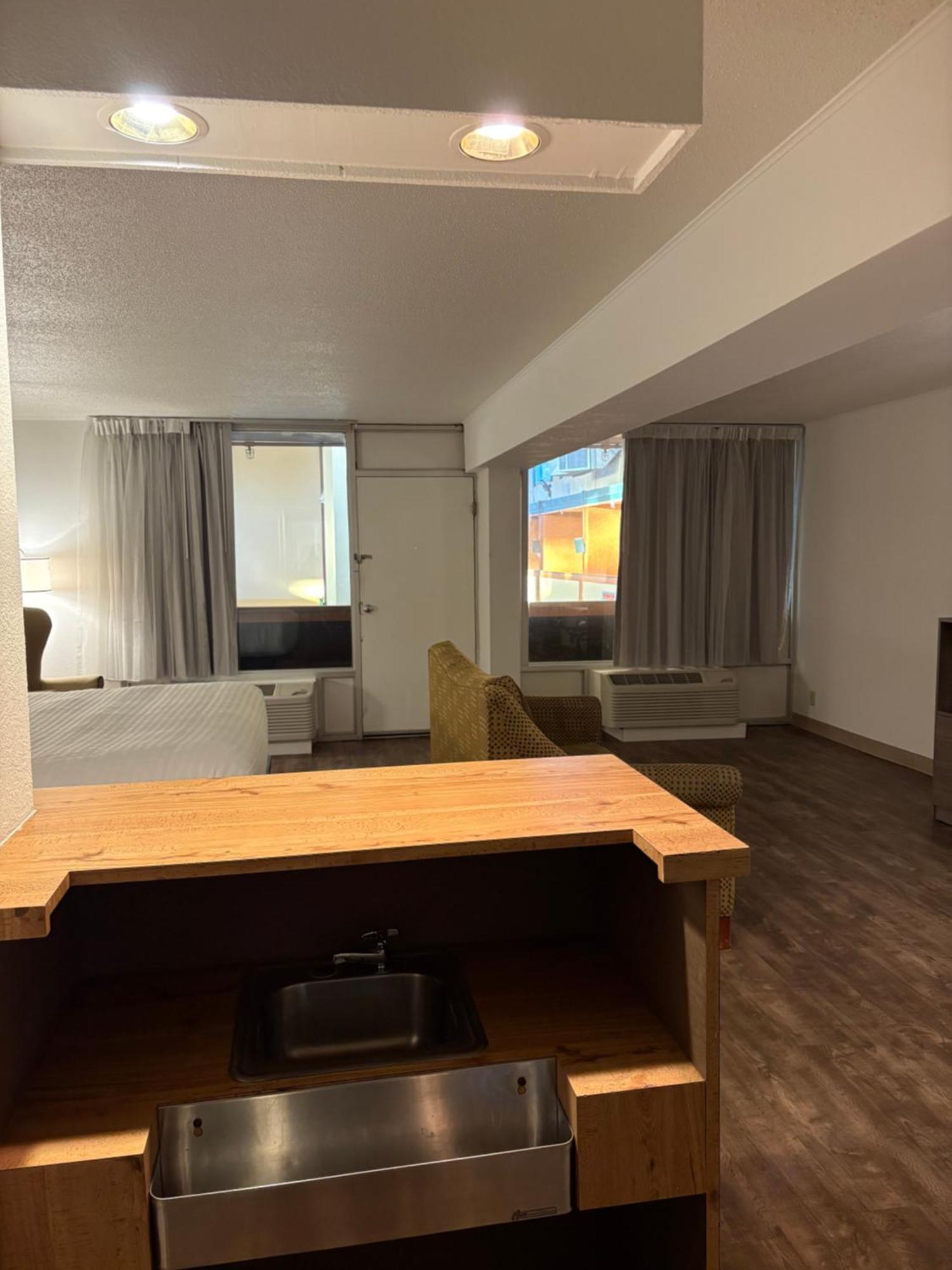 Clarion Inn & Suites And Convention Center เคิร์นนีย์ ภายนอก รูปภาพ