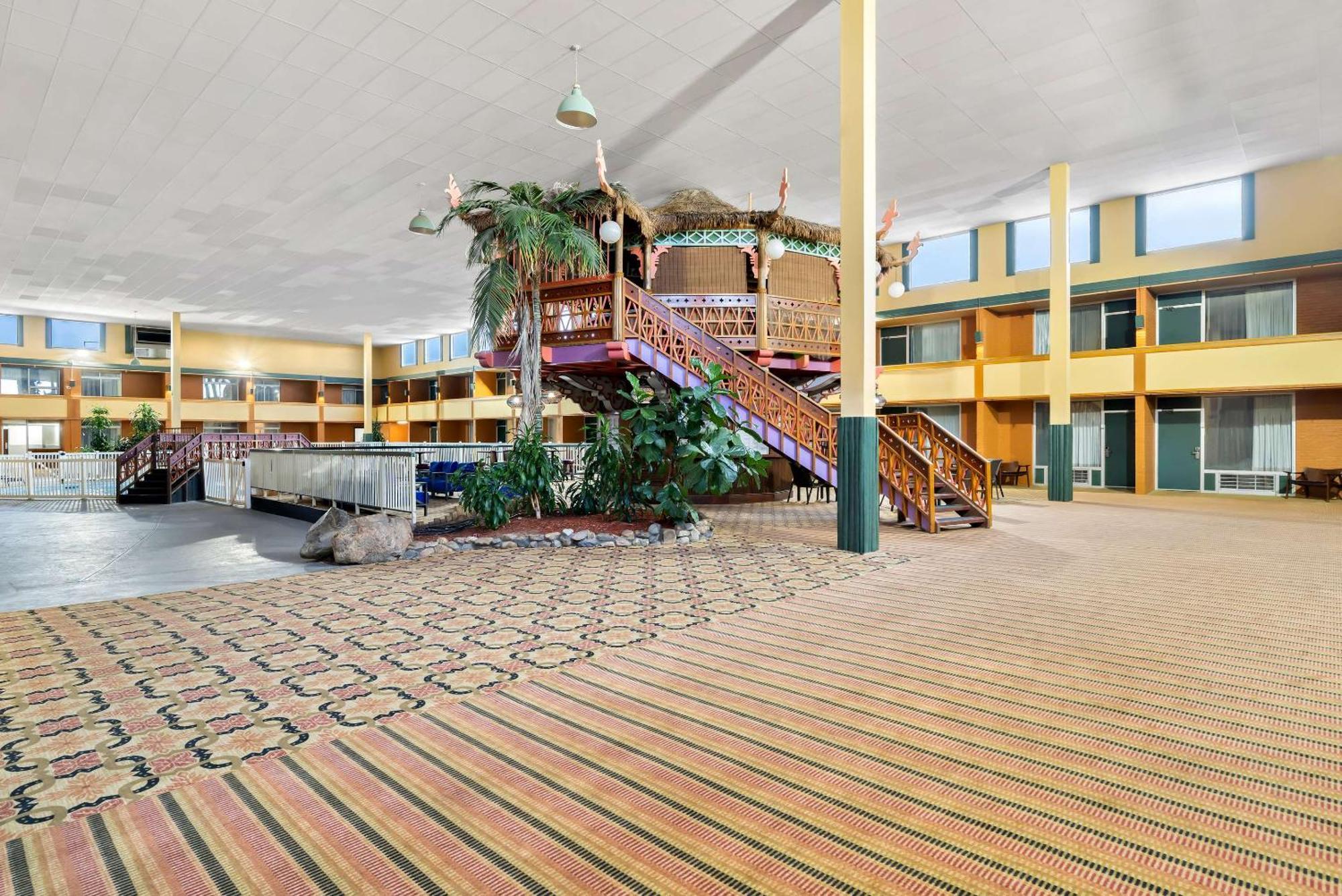 Clarion Inn & Suites And Convention Center เคิร์นนีย์ ภายนอก รูปภาพ