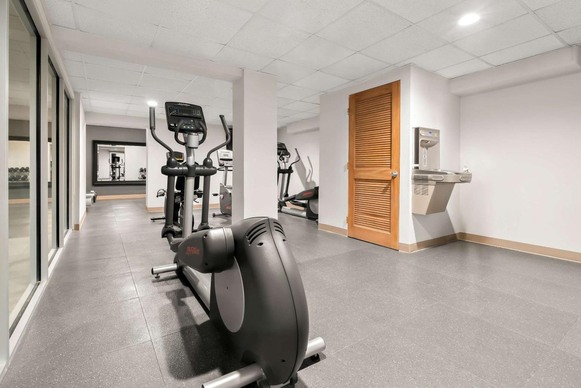 Clarion Inn & Suites And Convention Center เคิร์นนีย์ ภายนอก รูปภาพ