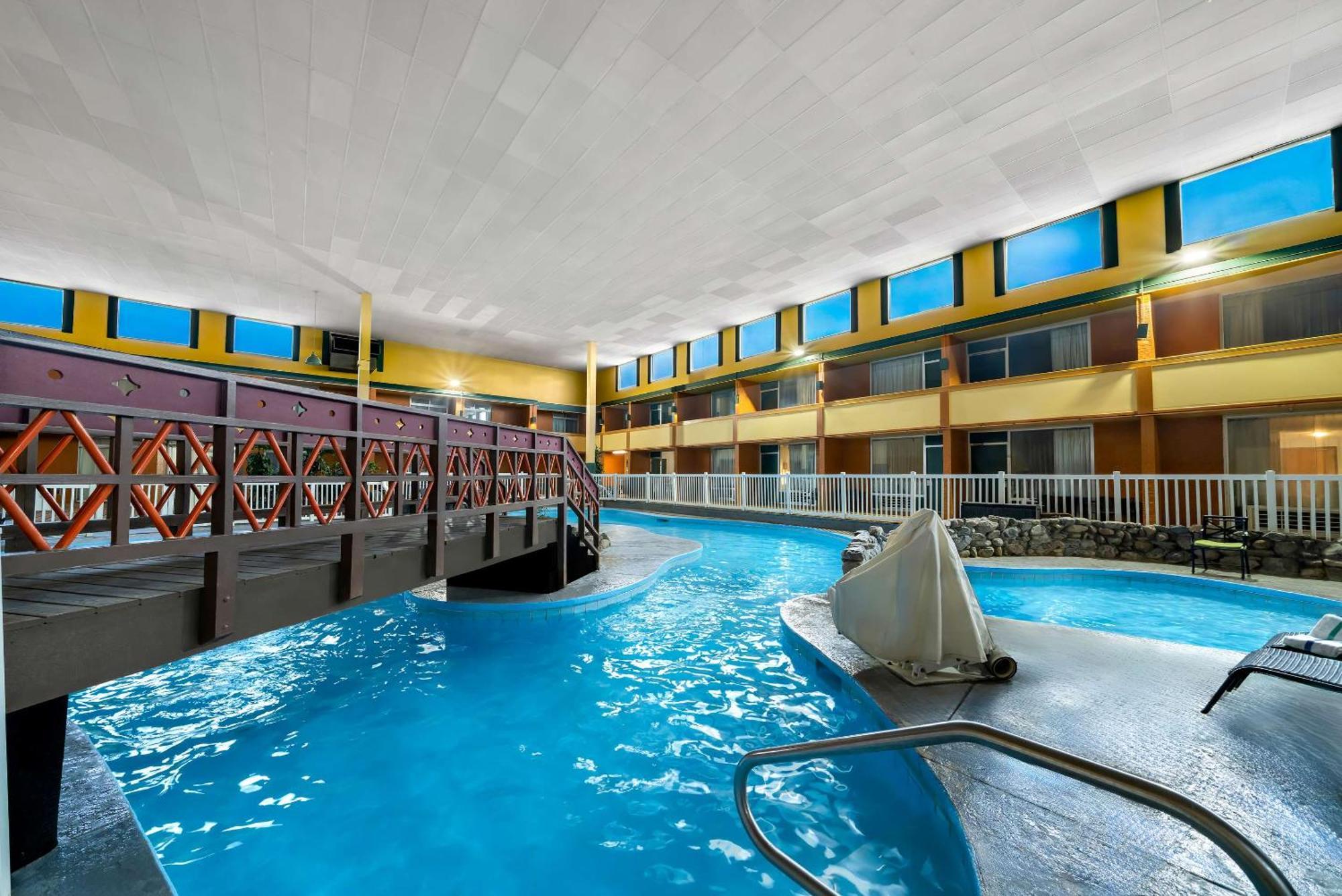 Clarion Inn & Suites And Convention Center เคิร์นนีย์ ภายนอก รูปภาพ