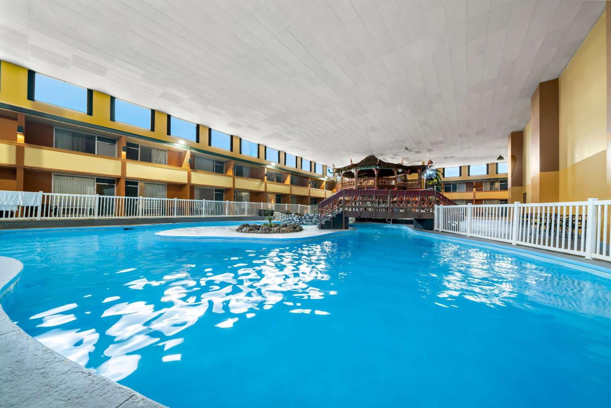 Clarion Inn & Suites And Convention Center เคิร์นนีย์ ภายนอก รูปภาพ